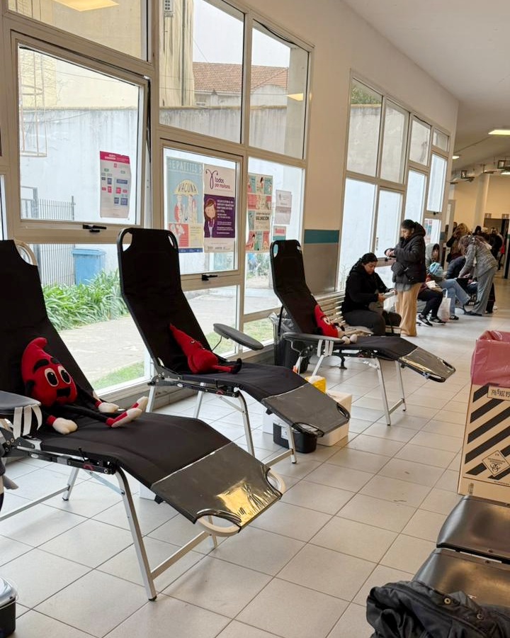 El 7 de Agosto llevamos a cabo una campaña de donación de sangre en el hall del Hospital Iriarte de Quilmes.